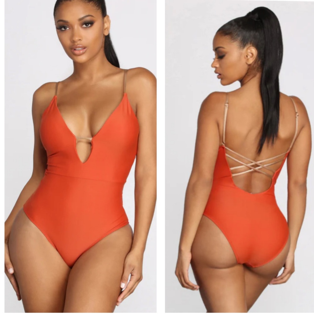 NWT XOXO One Piece Swimsuit in Spice Medium Full Coverage Strappy Bathing Suit